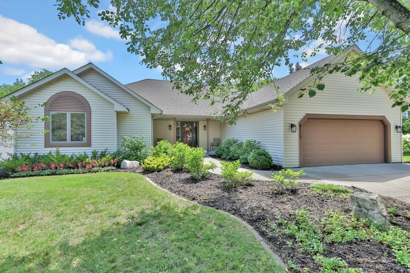 8113 Jewel Ave S, Cottage Grove, MN 55016