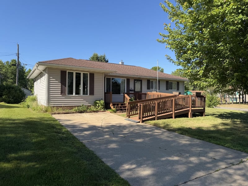 202 Kent Rd, Hoyt Lakes, MN 55750