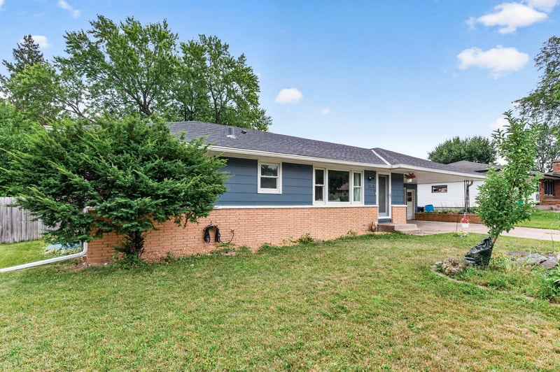 5948 Cavell Ave N, New Hope, MN 55428