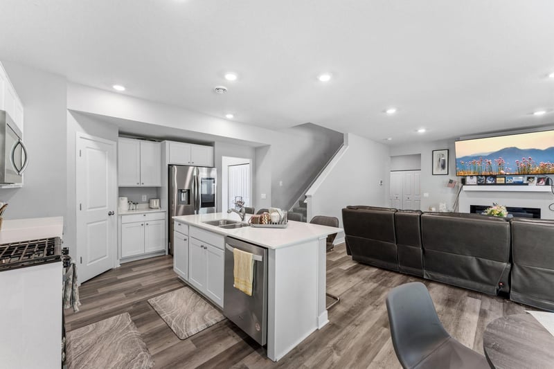 6670 Pine Arbor Blvd S, Cottage Grove, MN 55016