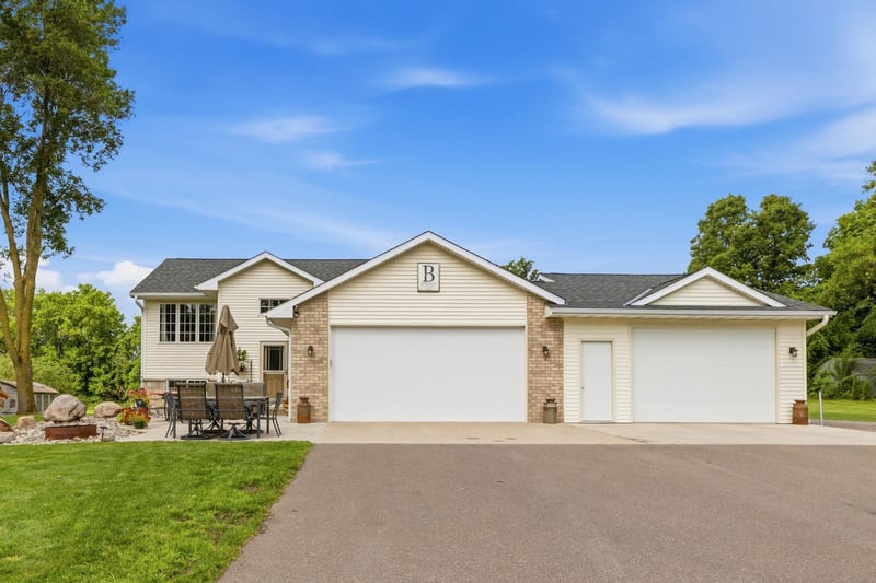 5885 Dalton Ave SE, Delano, MN 55328