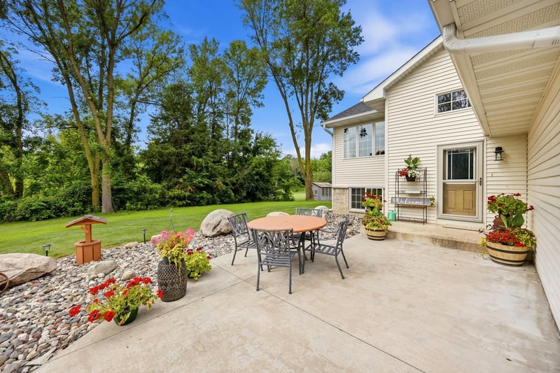 5885 Dalton Ave SE, Delano, MN 55328