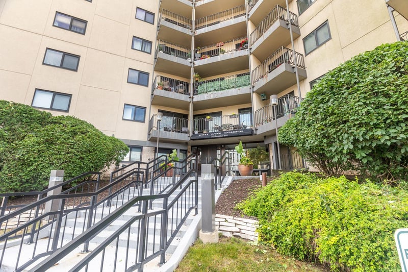 3131 Excelsior Blvd #211, Minneapolis, MN 55416