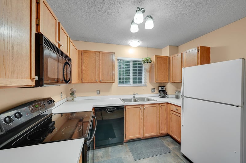 9084 Terra Verde Trl, Eden Prairie, MN 55347