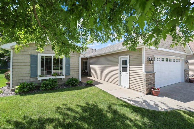 40 Waterford Ln, Waite Park, MN 56387