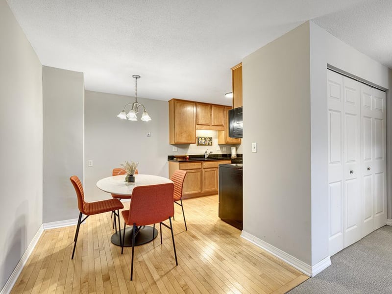 2700 W 44th St #315, Minneapolis, MN 55410