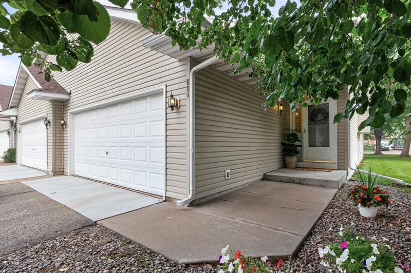 889 125th Dr NE, Blaine, MN 55434