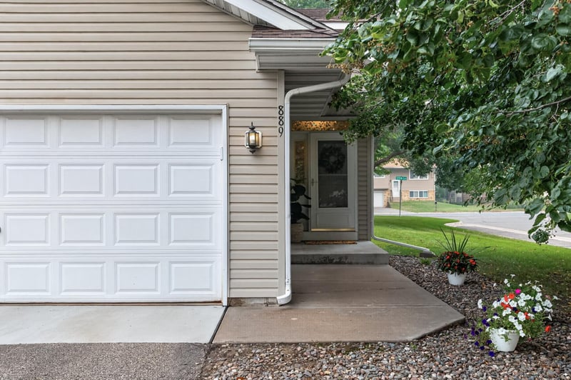 889 125th Dr NE, Blaine, MN 55434