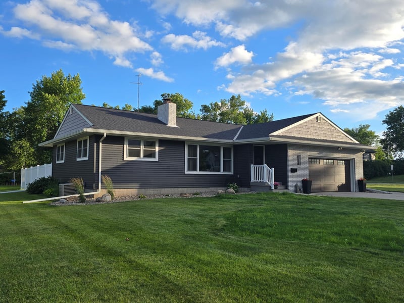 1207 W Park Ave, Olivia, MN 56277