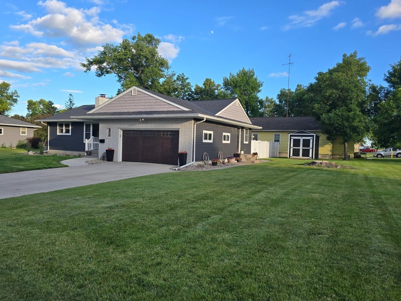 1207 W Park Ave, Olivia, MN 56277