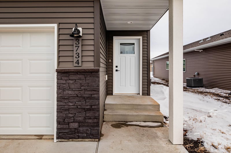 3734 33rd St S, Moorhead, MN 56560