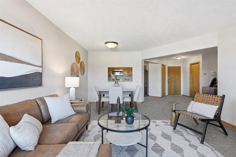 2425 E Franklin Ave #212, Minneapolis, MN 55406