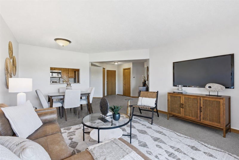 2425 E Franklin Ave #212, Minneapolis, MN 55406