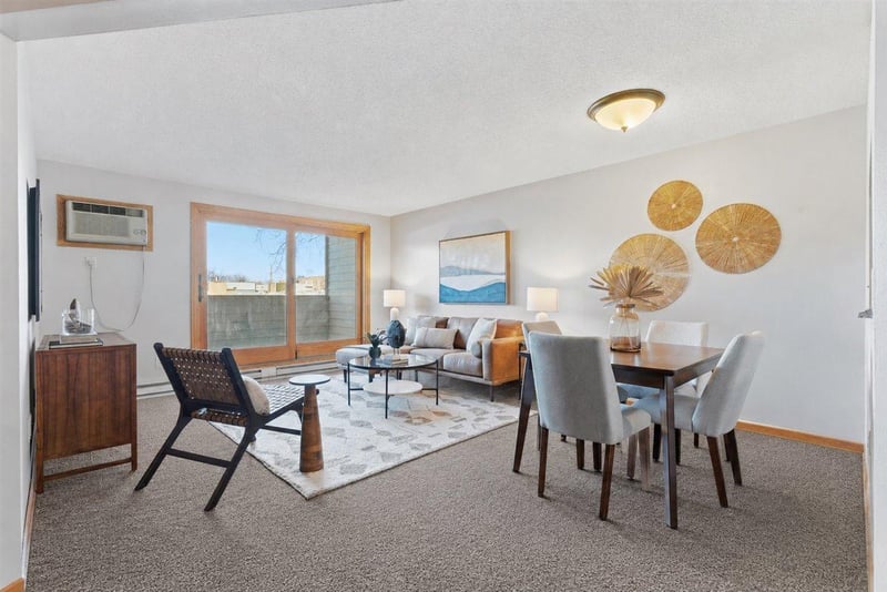 2425 E Franklin Ave #212, Minneapolis, MN 55406