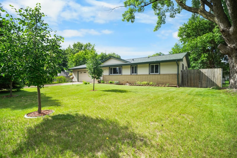701 Ballantyne Ln NE, Spring Lake Park, MN 55432