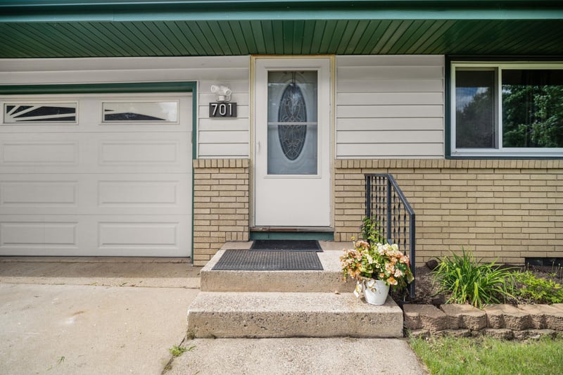 701 Ballantyne Ln NE, Spring Lake Park, MN 55432