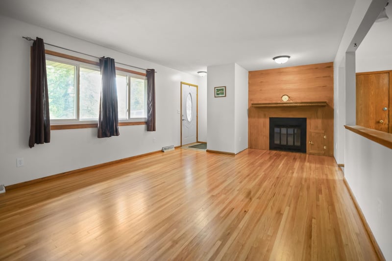 701 Ballantyne Ln NE, Spring Lake Park, MN 55432