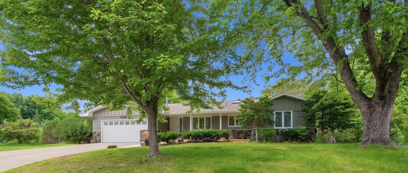 2005 Kelly Dr, Golden Valley, MN 55427