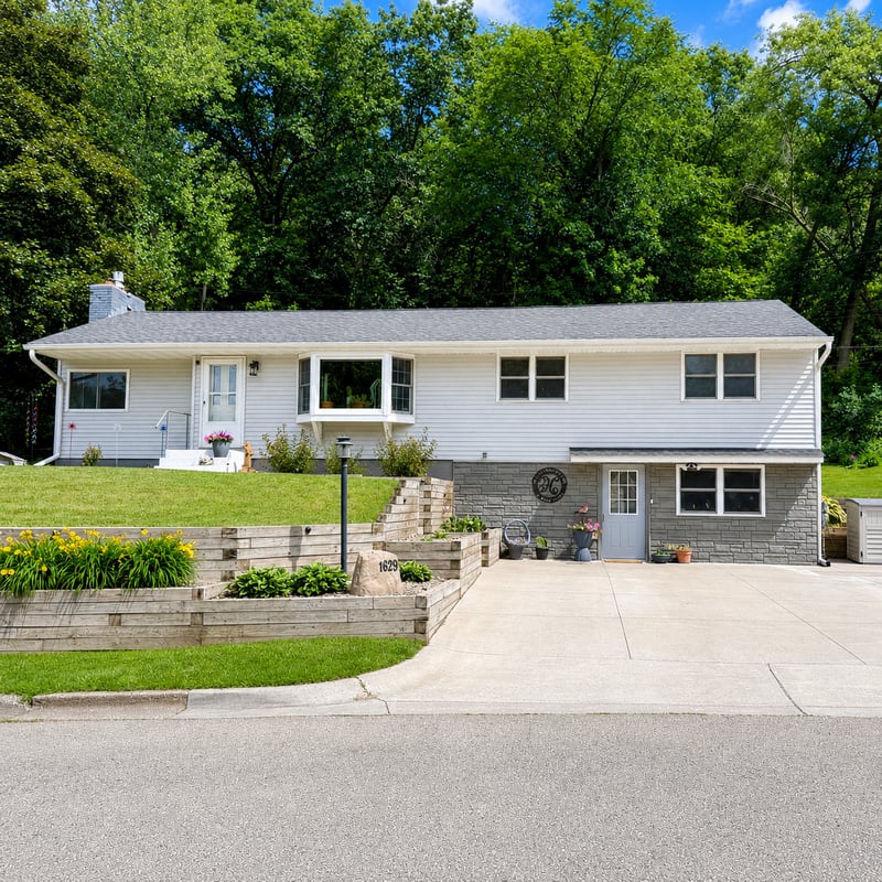 1629 Poplar Dr, Red Wing, MN 55066