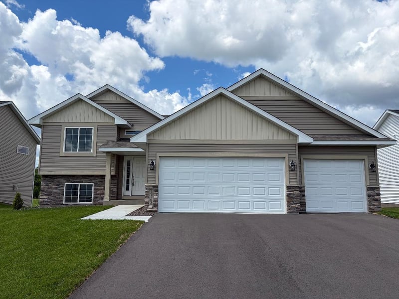 17703 Empire Trl, Lakeville, MN 55044