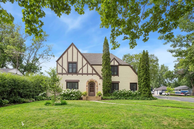 405 E Main St, Waconia, MN 55387