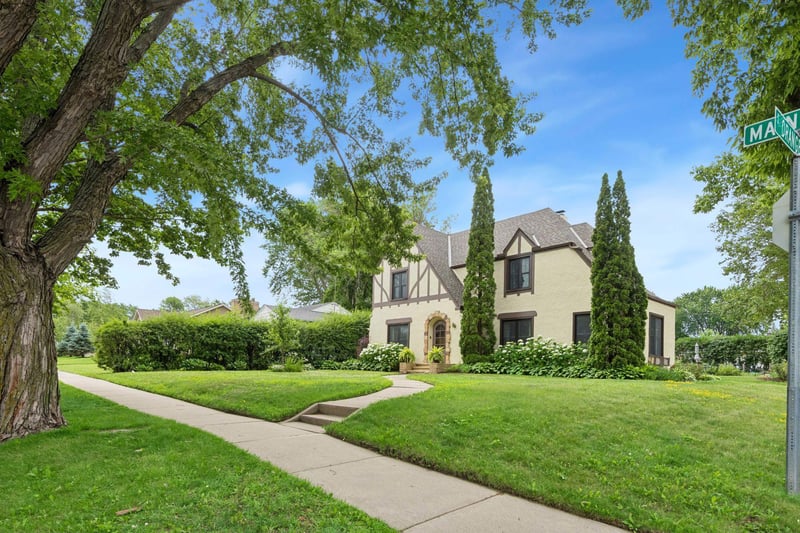 405 E Main St, Waconia, MN 55387