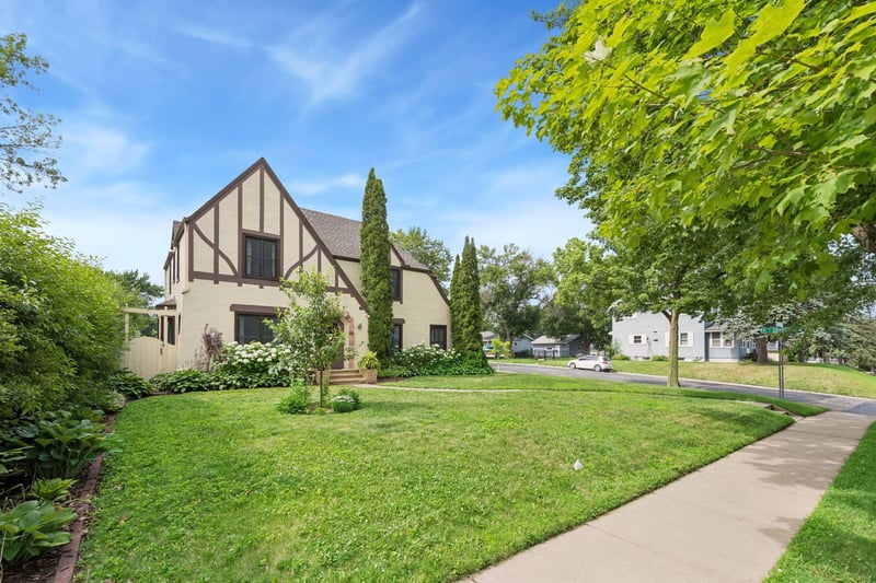 405 E Main St, Waconia, MN 55387