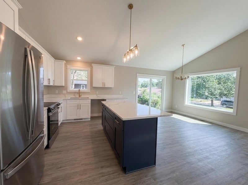 1312 Robinwood Ln, Faribault, MN 55021