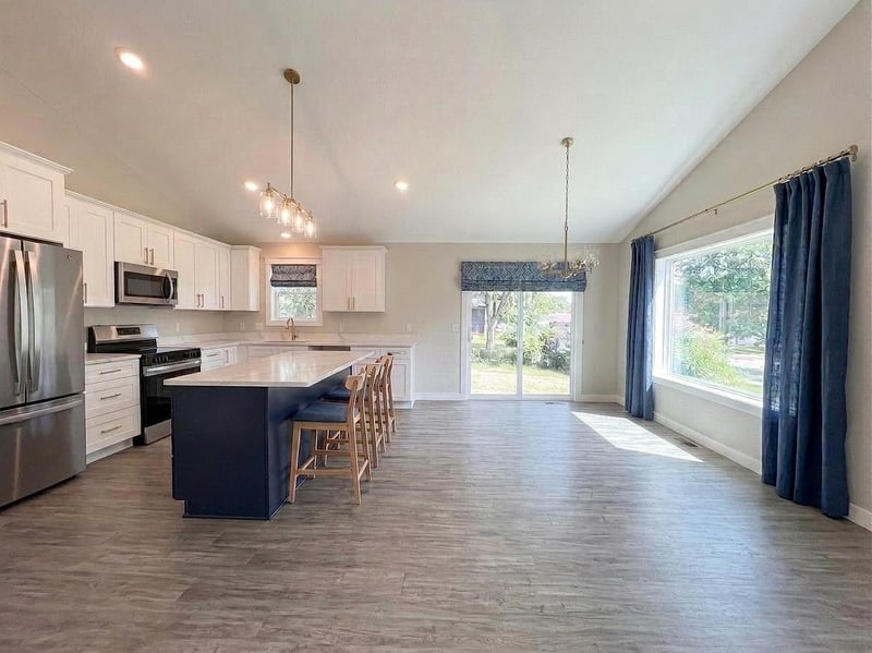 1312 Robinwood Ln, Faribault, MN 55021