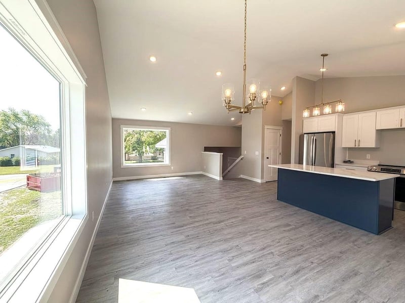 1312 Robinwood Ln, Faribault, MN 55021