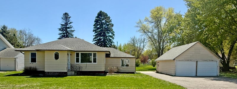 217 Pearl St W, Amboy, MN 56010