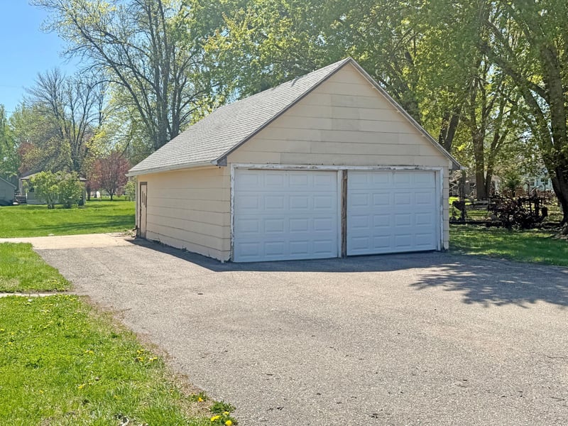 217 Pearl St W, Amboy, MN 56010