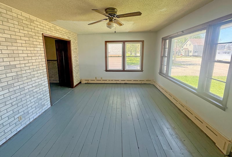 217 Pearl St W, Amboy, MN 56010