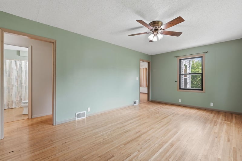 909 Selby Ave, Saint Paul Park, MN 55071