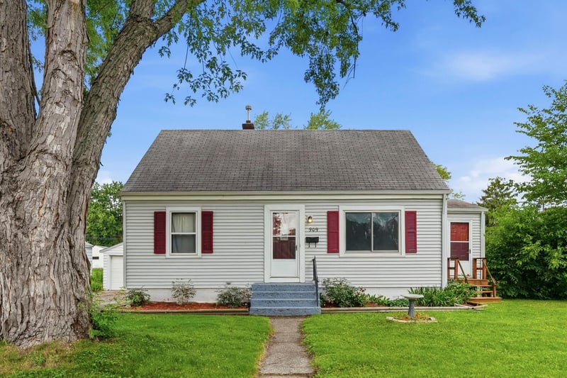 909 Selby Ave, Saint Paul Park, MN 55071