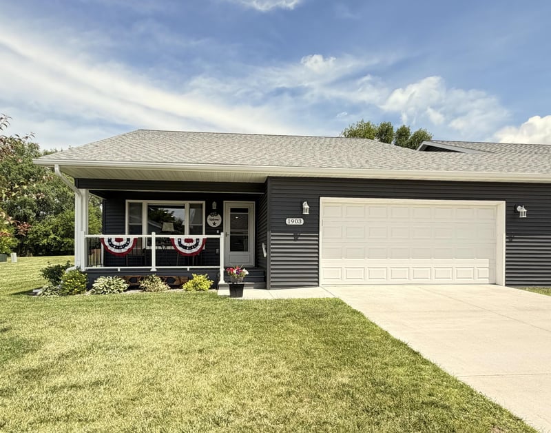 1903 Bud Rd, Windom, MN 56101