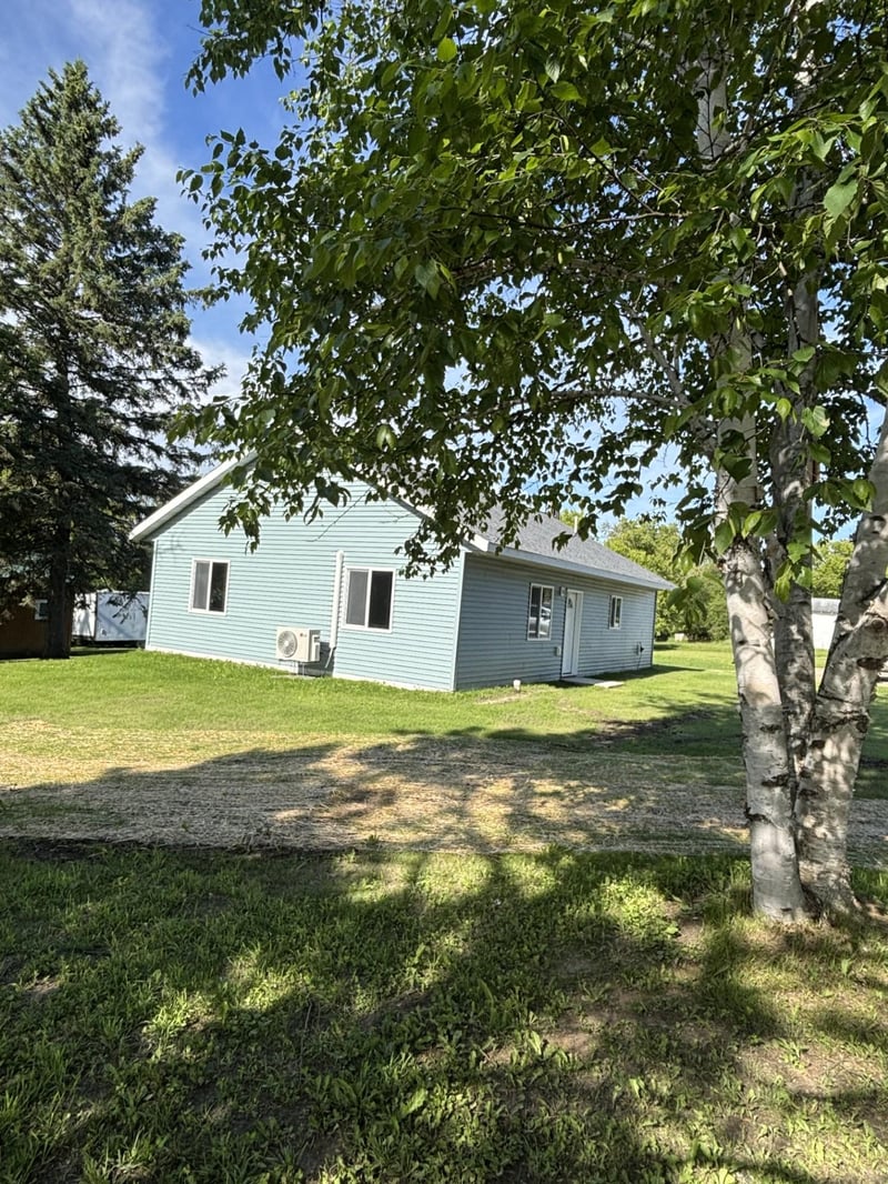 125 2nd St SW, Akeley, MN 56433