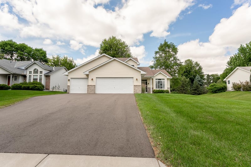 8284 Ashford Rd, Woodbury, MN 55125