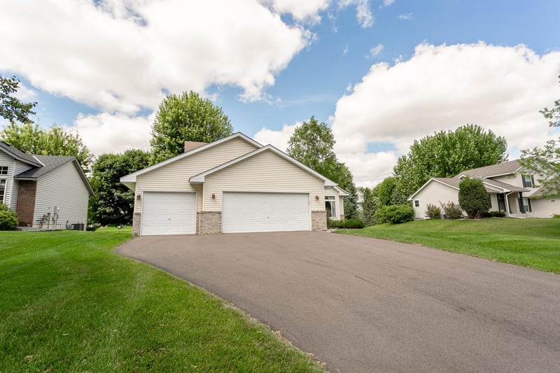 8284 Ashford Rd, Woodbury, MN 55125