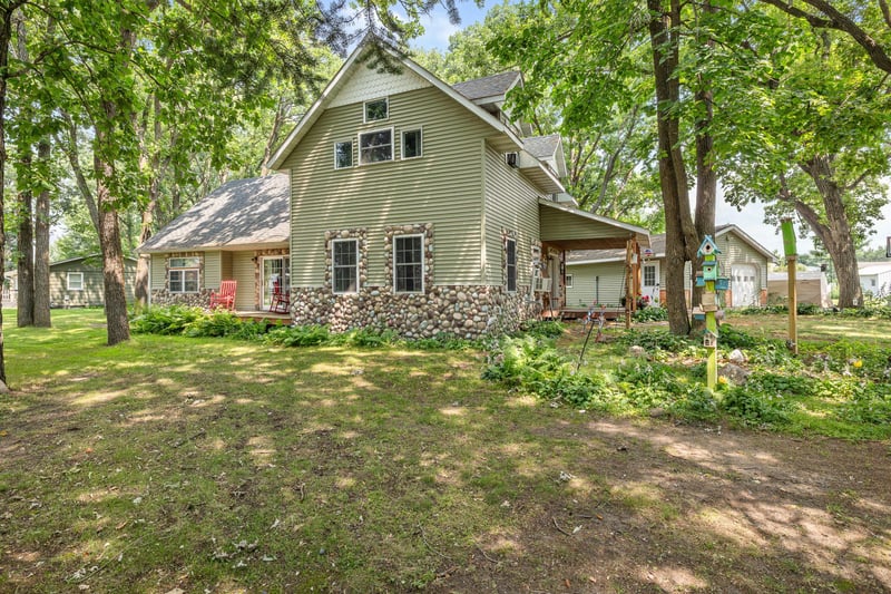 17252 Riverwood Dr, Little Falls, MN 56345