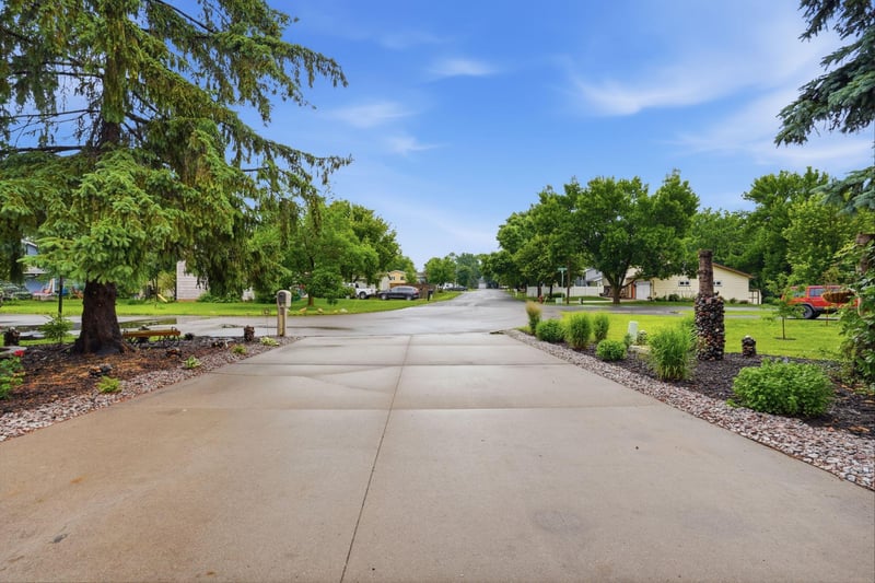 109 Charity Ln N, Montrose, MN 55363