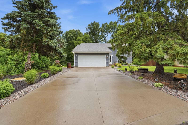 109 Charity Ln N, Montrose, MN 55363