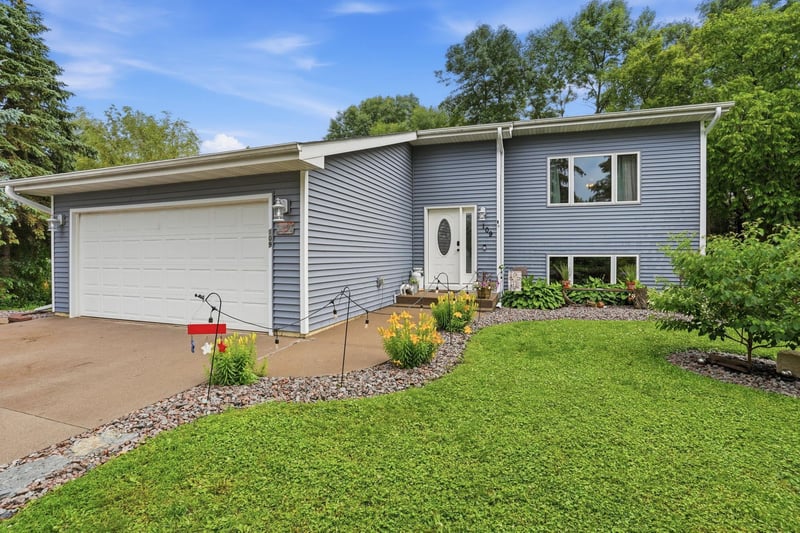 109 Charity Ln N, Montrose, MN 55363