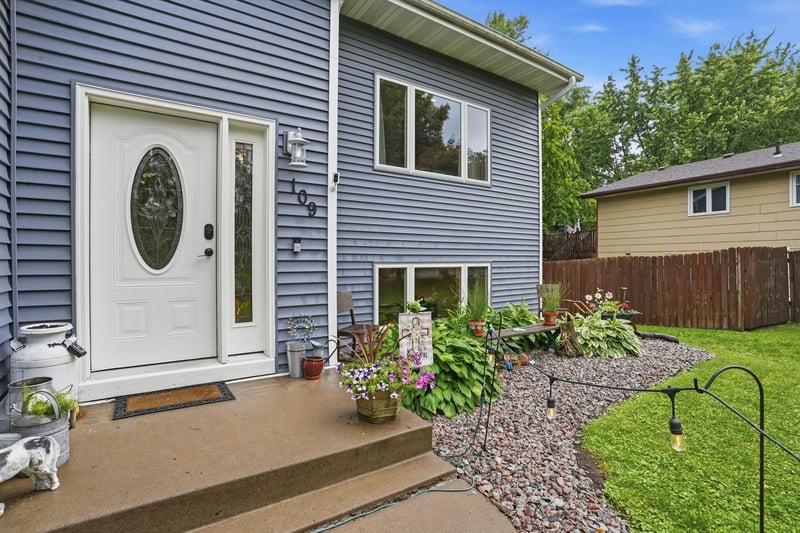 109 Charity Ln N, Montrose, MN 55363