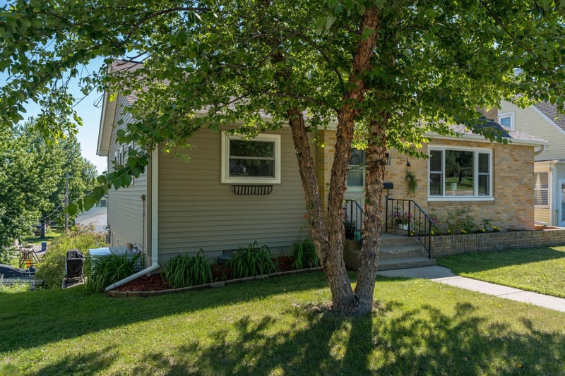 611 S Broadway St, New Ulm, MN 56073