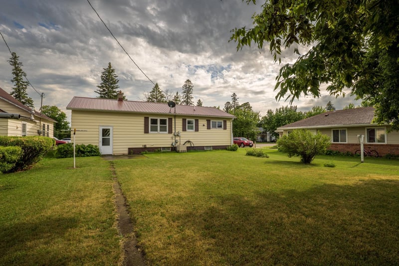 202 Pleasant Ave SW, Twin Valley, MN 56584