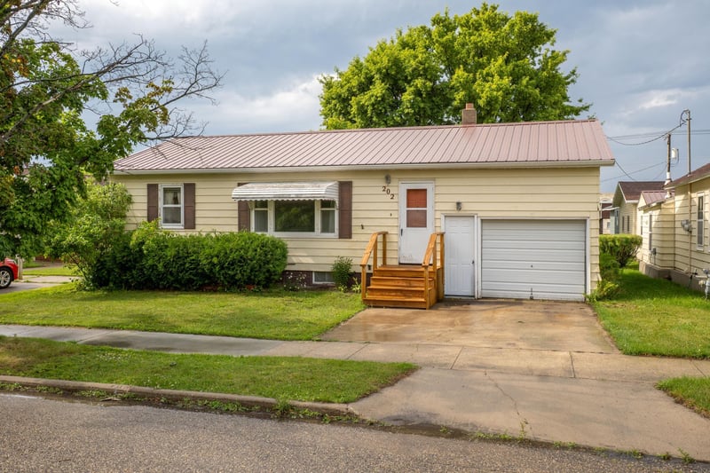 202 Pleasant Ave SW, Twin Valley, MN 56584