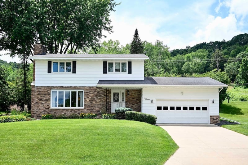 1617 Circle Dr, Winona, MN 55987