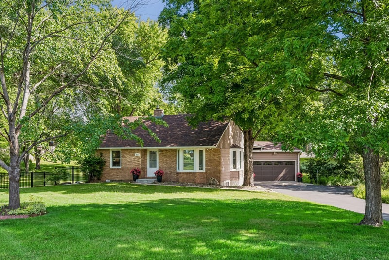 512 Mission Rd W, Bloomington, MN 55420