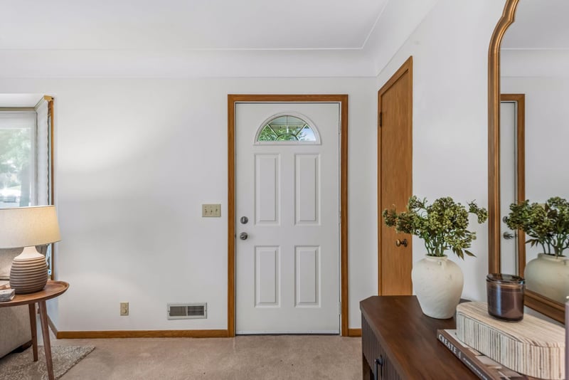 512 Mission Rd W, Bloomington, MN 55420